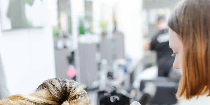 Regeneračné vlasové ošetrenia alebo presvetlenie vlasov pomocou Balayage