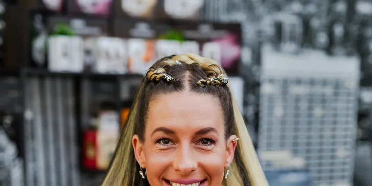 Regeneračné vlasové ošetrenia alebo presvetlenie vlasov pomocou Balayage