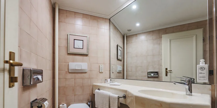 Grand Hotel Prague Towers***** s parádnym výhľadom: raňajky a parkovanie v cene