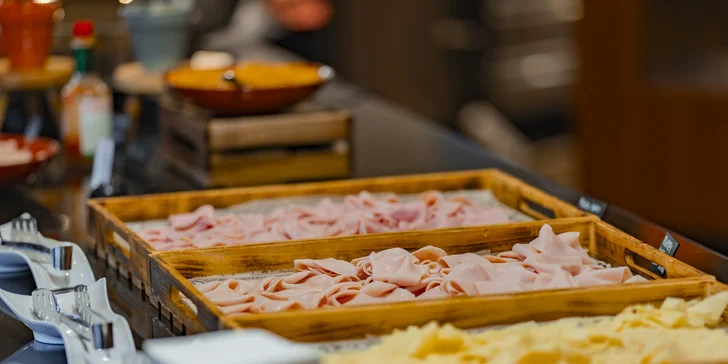 Grand Hotel Prague Towers***** s parádnym výhľadom: raňajky a parkovanie v cene