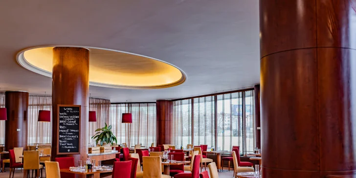 Grand Hotel Prague Towers***** s parádnym výhľadom: raňajky a parkovanie v cene