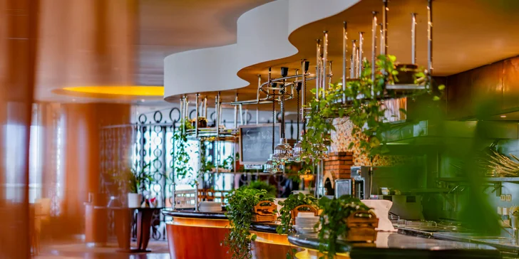 Grand Hotel Prague Towers***** s parádnym výhľadom: raňajky a parkovanie v cene