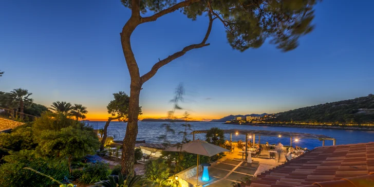 Dubrovník: hotel pri pláži, polpenzia a výhľad na Elafitské ostrovy