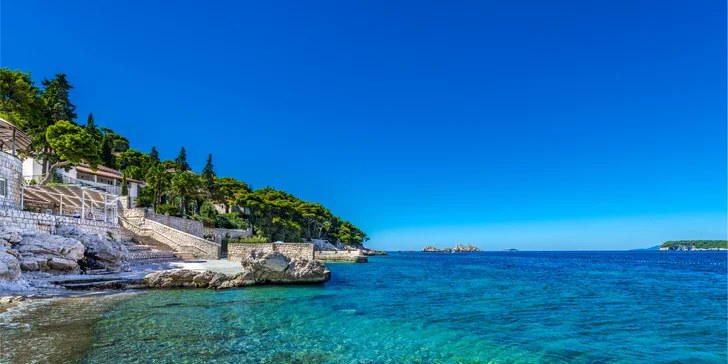 Dubrovník: hotel pri pláži, polpenzia a výhľad na Elafitské ostrovy