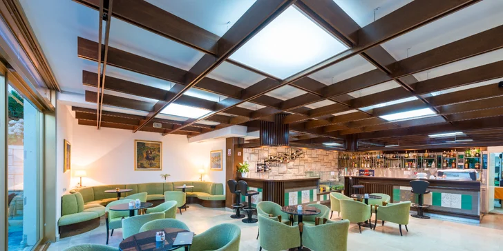 Dubrovník: hotel pri pláži, polpenzia a výhľad na Elafitské ostrovy