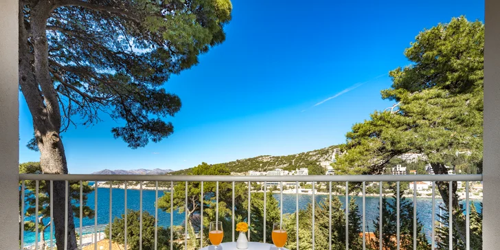 Dubrovník: hotel pri pláži, polpenzia a výhľad na Elafitské ostrovy