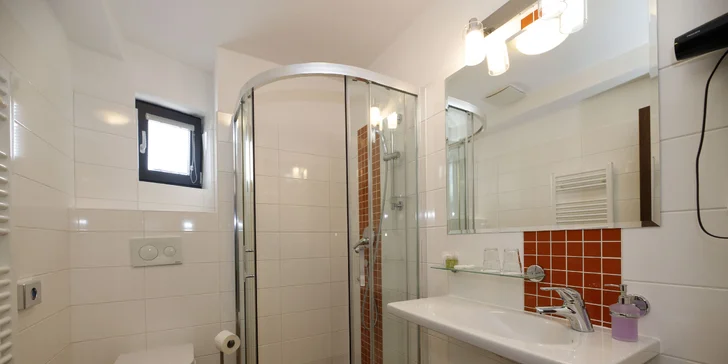 Aktívny oddych v hoteli v Janských Lázňach: raňajky alebo polpenzia, kolobežky aj vstup do lanového parku