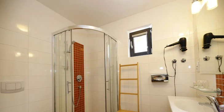 Aktívny oddych v hoteli v Janských Lázňach: raňajky alebo polpenzia, kolobežky aj vstup do lanového parku