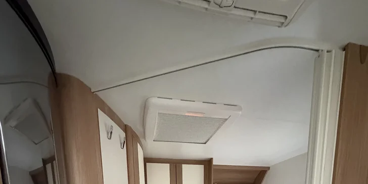 Prenájom rodinného karavanu s De Luxe výbavou až pre 6 osôb