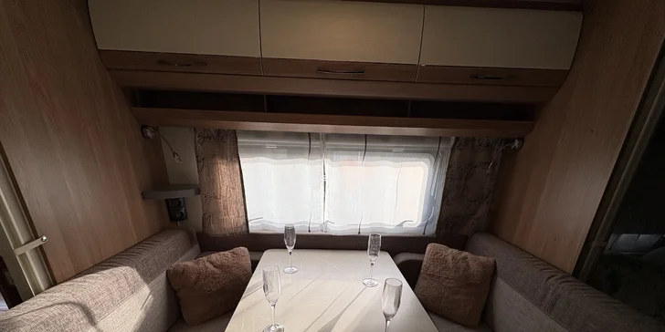 Prenájom rodinného karavanu s De Luxe výbavou až pre 6 osôb
