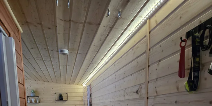 Romantická glampingová chatka pri rybníku na Prostějovsku pre pár