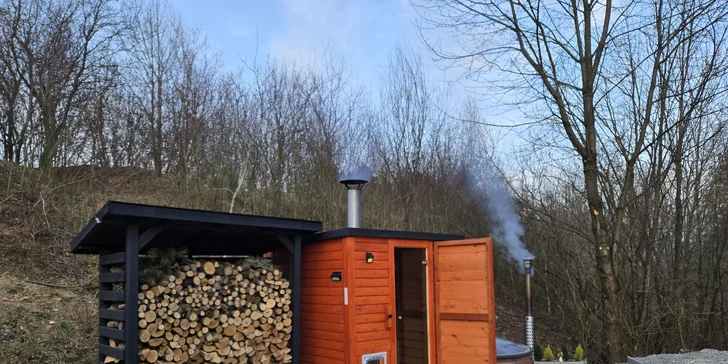 Romantická glampingová chatka pri rybníku na Prostějovsku pre pár