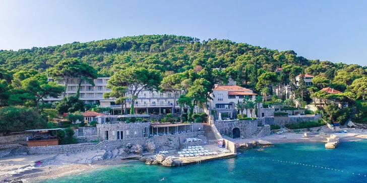 Dubrovník: hotel pri pláži, polpenzia a výhľad na Elafitské ostrovy
