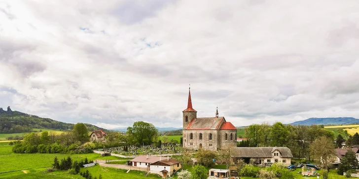 Romantika v srdci Českého raja: moderný posed pre 2 osoby, sauna a kúpací sud