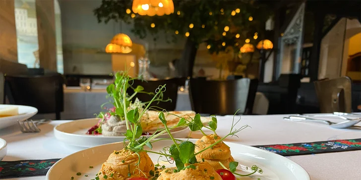 Trojchodová večera s prípitkom pre 2 osoby v historickej reštaurácii Leberfinger na pravom brehu Dunaja
