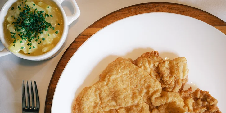 Trojchodová večera s prípitkom pre 2 osoby v historickej reštaurácii Leberfinger na pravom brehu Dunaja