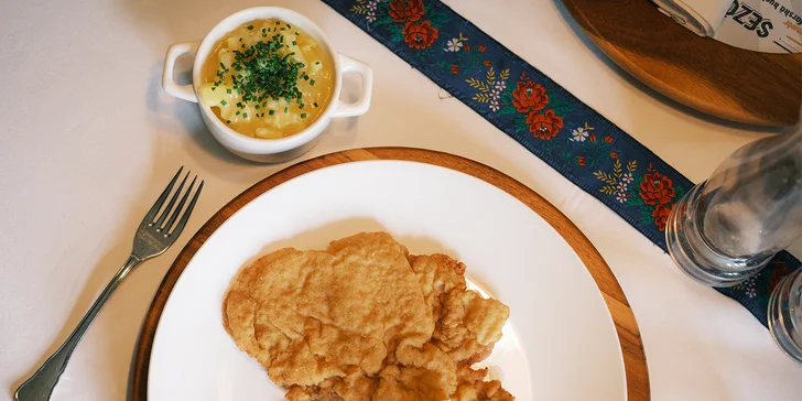 Trojchodová večera s prípitkom pre 2 osoby v historickej reštaurácii Leberfinger na pravom brehu Dunaja