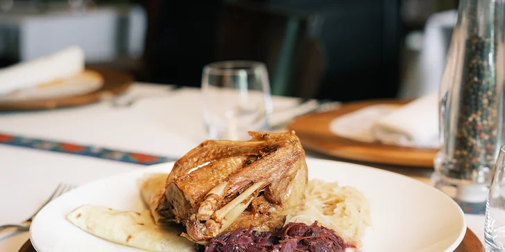 Trojchodová večera s prípitkom pre 2 osoby v historickej reštaurácii Leberfinger na pravom brehu Dunaja