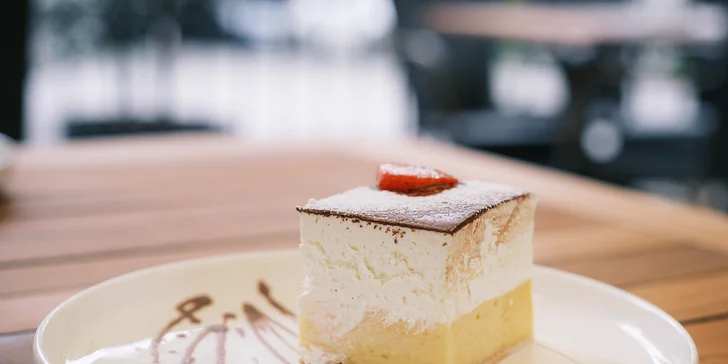 Trojchodová večera s prípitkom pre 2 osoby v historickej reštaurácii Leberfinger na pravom brehu Dunaja