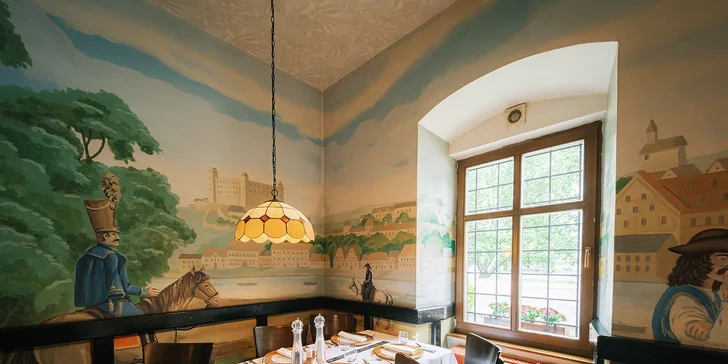 Trojchodová večera s prípitkom pre 2 osoby v historickej reštaurácii Leberfinger na pravom brehu Dunaja