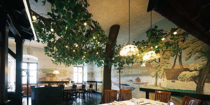 Trojchodová večera s prípitkom pre 2 osoby v historickej reštaurácii Leberfinger na pravom brehu Dunaja