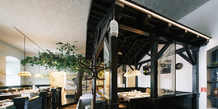 Trojchodová večera s prípitkom pre 2 osoby v historickej reštaurácii Leberfinger na pravom brehu Dunaja