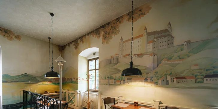 Trojchodová večera s prípitkom pre 2 osoby v historickej reštaurácii Leberfinger na pravom brehu Dunaja