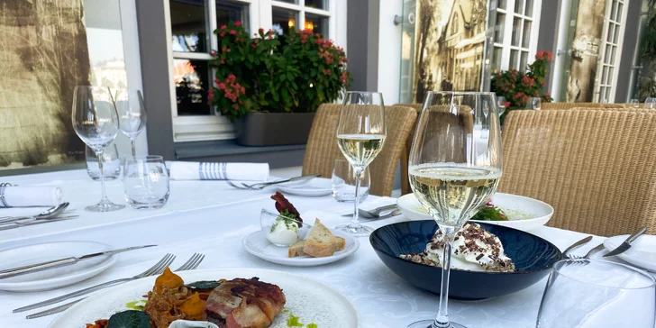 Romantika pri Dunaji: 4-chodová večera pre 2 osoby