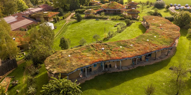 Dovolenka v rozprávkovom Hobitíne pod Orlickými horami pre pár aj rodinu
