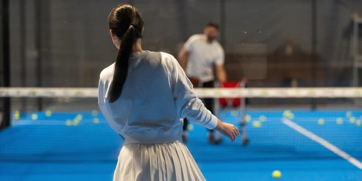 Prenájom kurtu na padel pre 2 až 4 osoby, zapožičanie loptičiek v cene