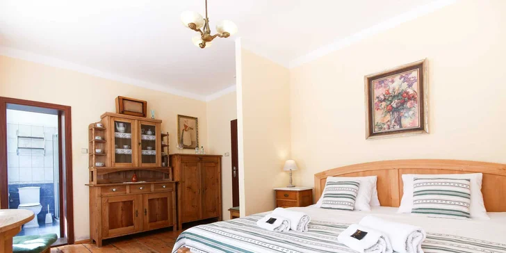 Pohoda v srdci Mikulova: víno, domáce dezerty a komfort s atmosférou prvej republiky