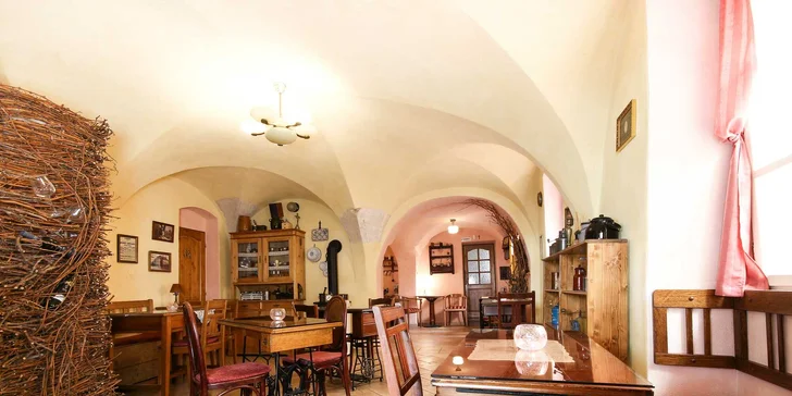 Pohoda v srdci Mikulova: víno, domáce dezerty a komfort s atmosférou prvej republiky