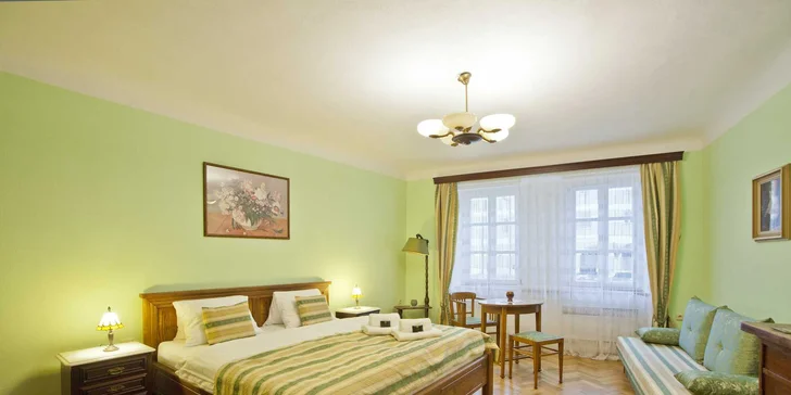 Pohoda v srdci Mikulova: víno, domáce dezerty a komfort s atmosférou prvej republiky