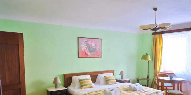 Pohoda v srdci Mikulova: víno, domáce dezerty a komfort s atmosférou prvej republiky