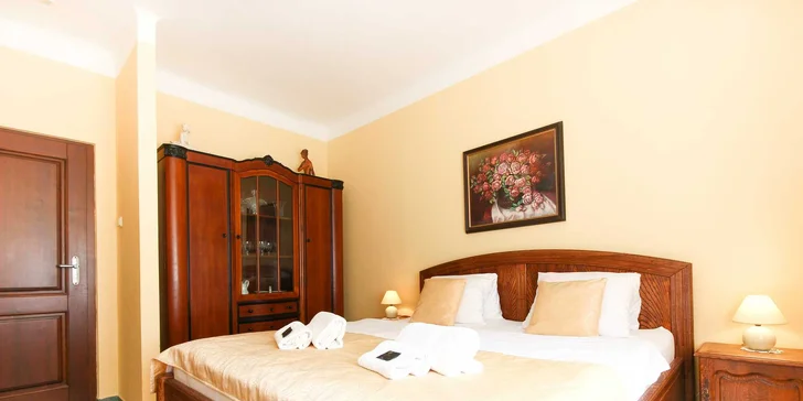 Pohoda v srdci Mikulova: víno, domáce dezerty a komfort s atmosférou prvej republiky