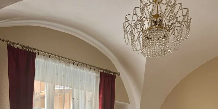 Pohoda v srdci Mikulova: víno, domáce dezerty a komfort s atmosférou prvej republiky