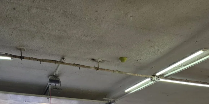 Mega umytie osobného vozidla, tepovanie interiéru a umytie exteriéru alebo dvojkrokové leštenie a ošetrenie keramickým voskom