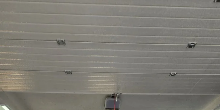 Mega umytie osobného vozidla, tepovanie interiéru a umytie exteriéru alebo dvojkrokové leštenie a ošetrenie keramickým voskom