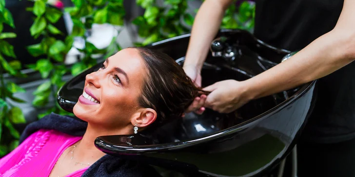 Regeneračné vlasové ošetrenia alebo presvetlenie vlasov pomocou Balayage