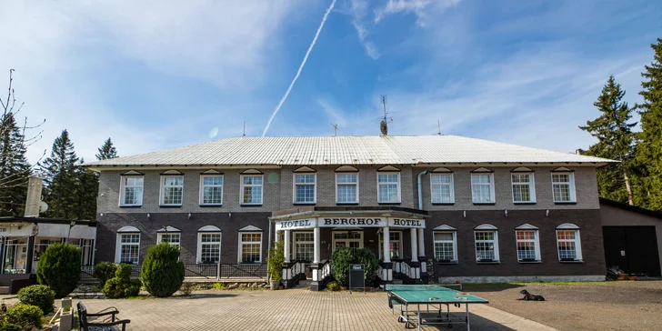 Pobyt v Jáchymove neďaleko Božieho Daru: raňajky alebo polpenzia, biliard, 5 km na Klínovec