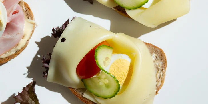 Mix obložených chlebíčkov alebo bagetový box: ideálne pohostenie do práce aj na oslavu