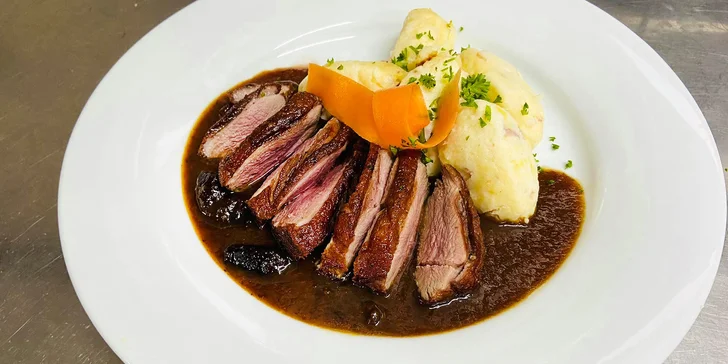 Pobyt vo vychýrenom historickom penzióne Rejvíz s výborným jedlom a wellness