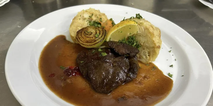 Pobyt vo vychýrenom historickom penzióne Rejvíz s výborným jedlom a wellness