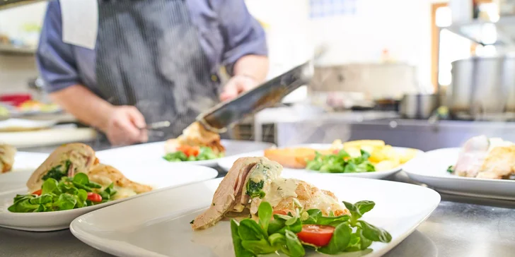 Pohoda v Jeseníkoch: raňajky alebo polpenzia, prosecco aj sauna s výhľadom