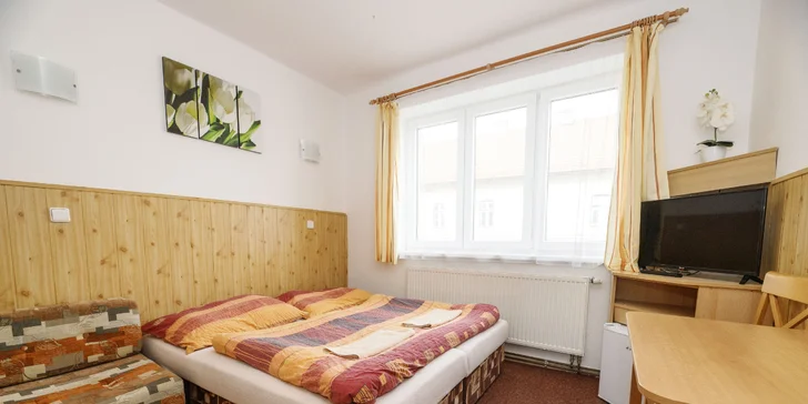 Dovolenka na brehu Lipna: možnosť raňajok, výlety, šport, v zime bežky aj zjazdovky