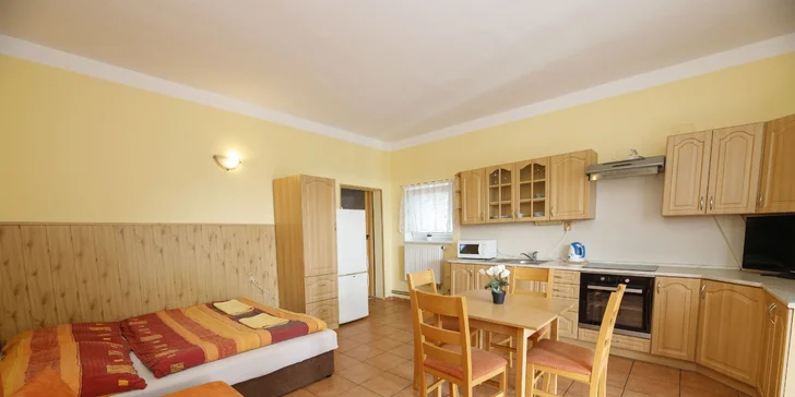 Dovolenka na brehu Lipna: možnosť raňajok, výlety, šport, v zime bežky aj zjazdovky