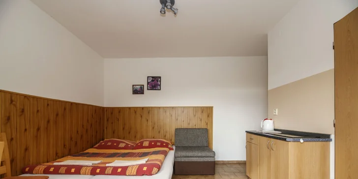 Dovolenka na brehu Lipna: možnosť raňajok, výlety, šport, v zime bežky aj zjazdovky