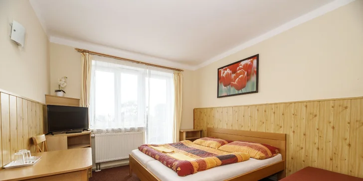 Dovolenka na brehu Lipna: možnosť raňajok, výlety, šport, v zime bežky aj zjazdovky