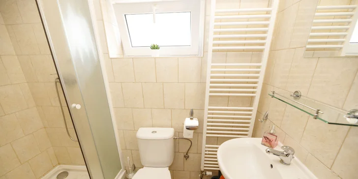 Dovolenka na brehu Lipna: možnosť raňajok, výlety, šport, v zime bežky aj zjazdovky