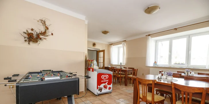 Dovolenka na brehu Lipna: možnosť raňajok, výlety, šport, v zime bežky aj zjazdovky